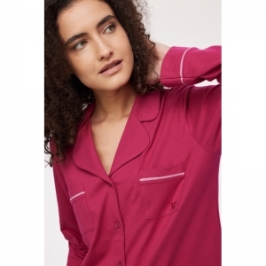 Dames pyjama, doorknoop 357 framboos-ro